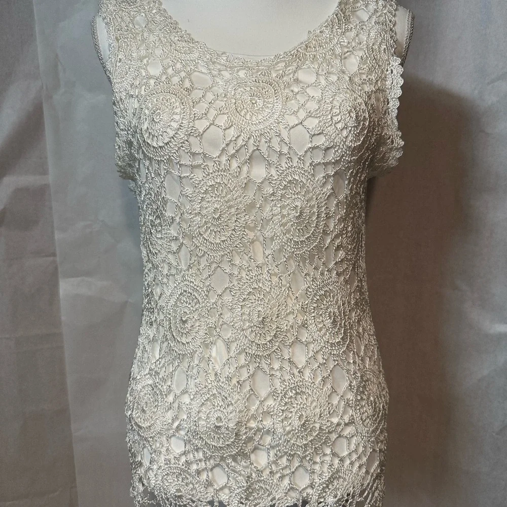 Elegant Lace Sleeveless Top